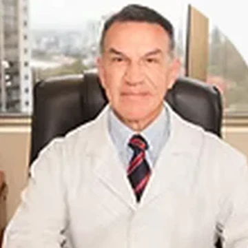 Retrato do Dr. Paulo Cesar Guedes em seu consultório